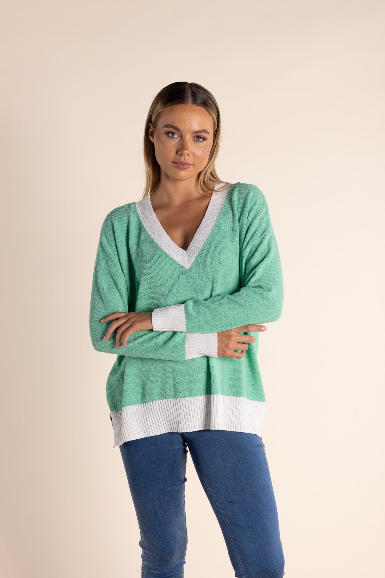 V-NECK KNIT W/CONTRAST RIB SPEARMINT/WHITE